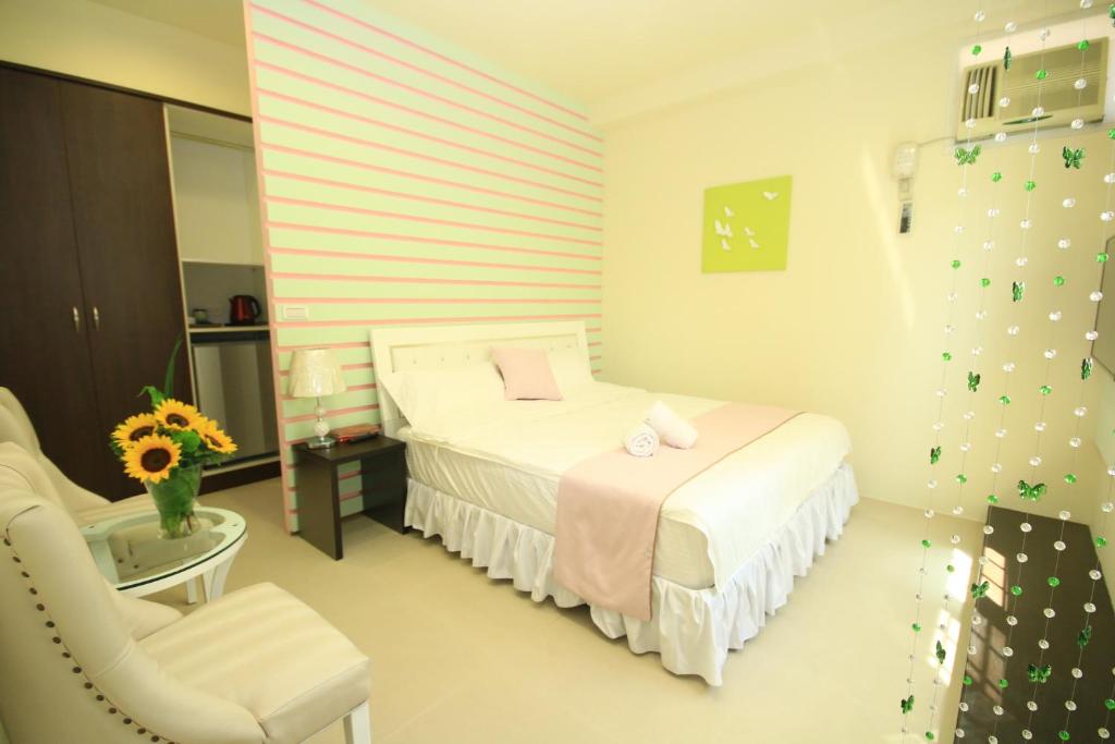 Postel nebo postele na pokoji v ubytování Sunny Breeze Garden Homestay