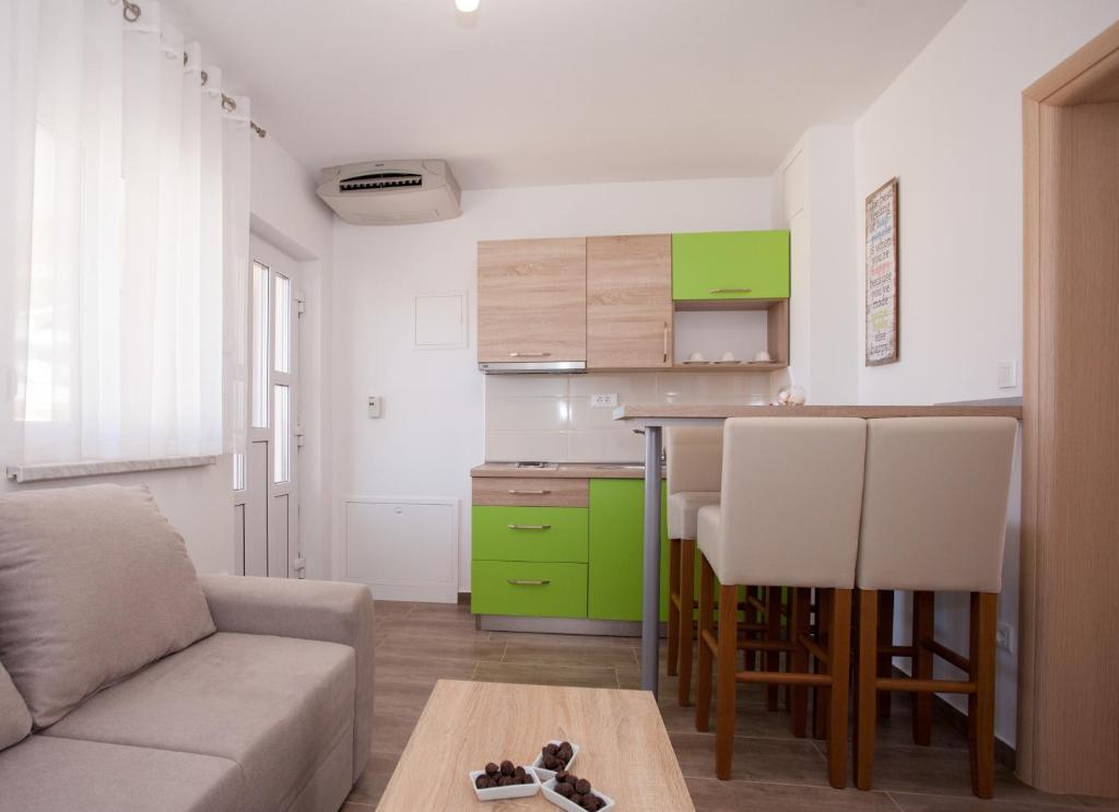 Fotografia z galérie ubytovania Apartments by the sea Baska Voda, Makarska - 17786 v destinácii Baška Voda