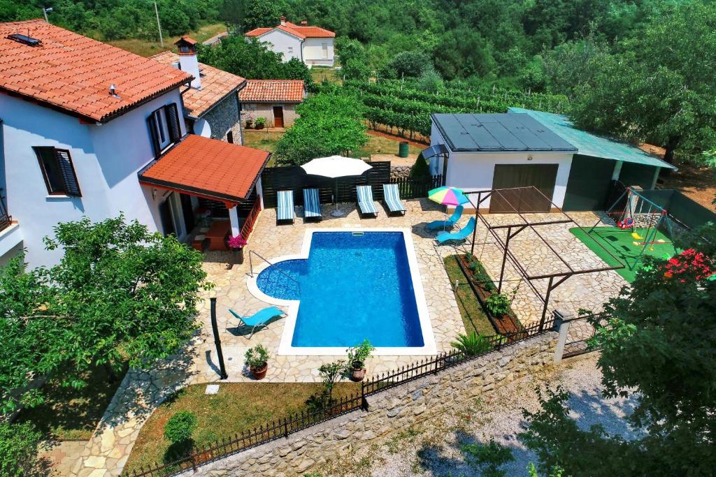 Family friendly house with a swimming pool Marici, Labin - 17820