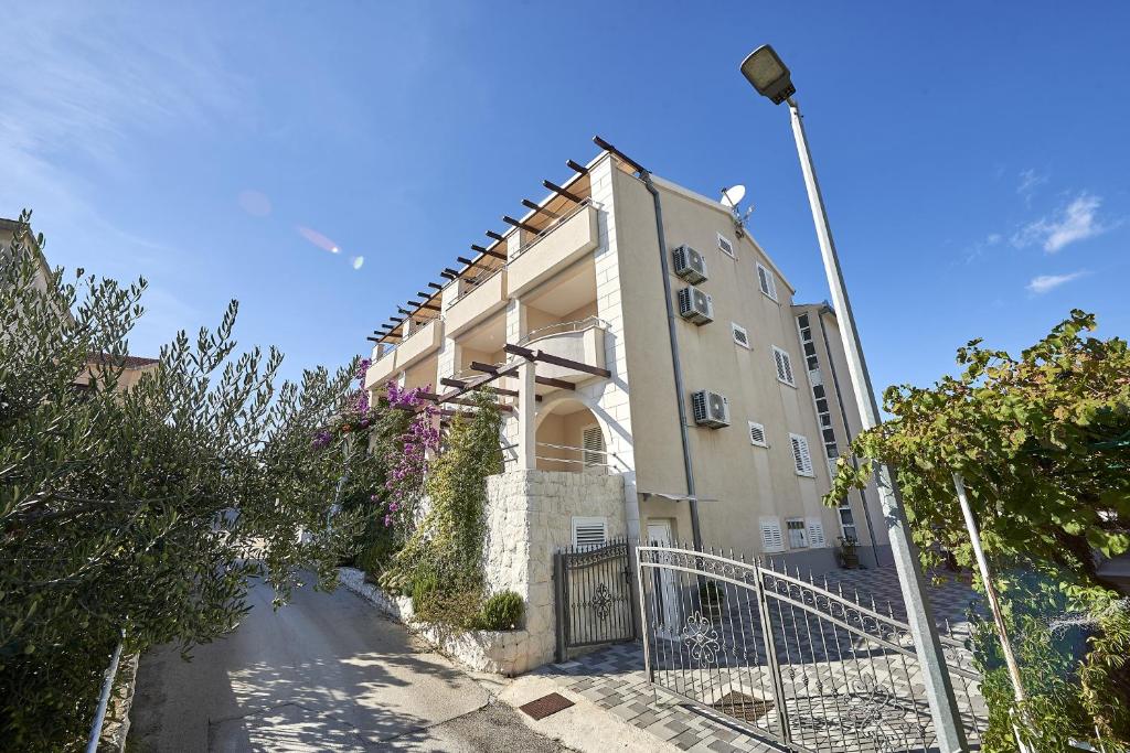 Budova, v ktorej sa apartmán nachádza