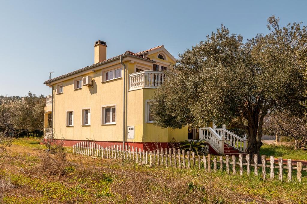 Zdjęcie z galerii obiektu Apartments by the sea Kraj, Pasman - 17783 w mieście Tkon