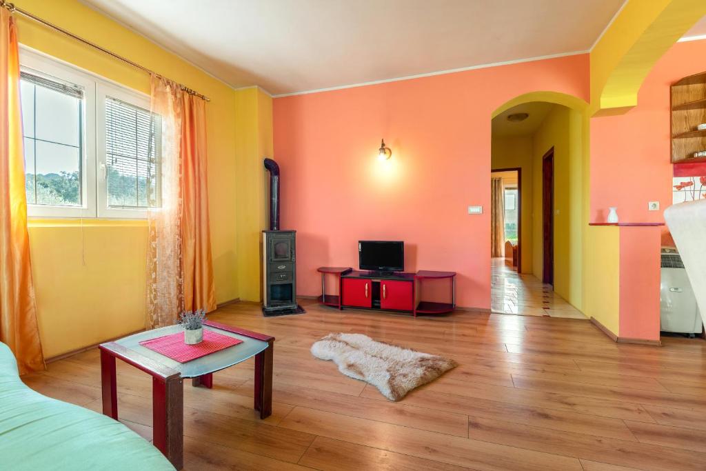 Fotografia z galérie ubytovania Apartment Kraj 17783a v destinácii Tkon
