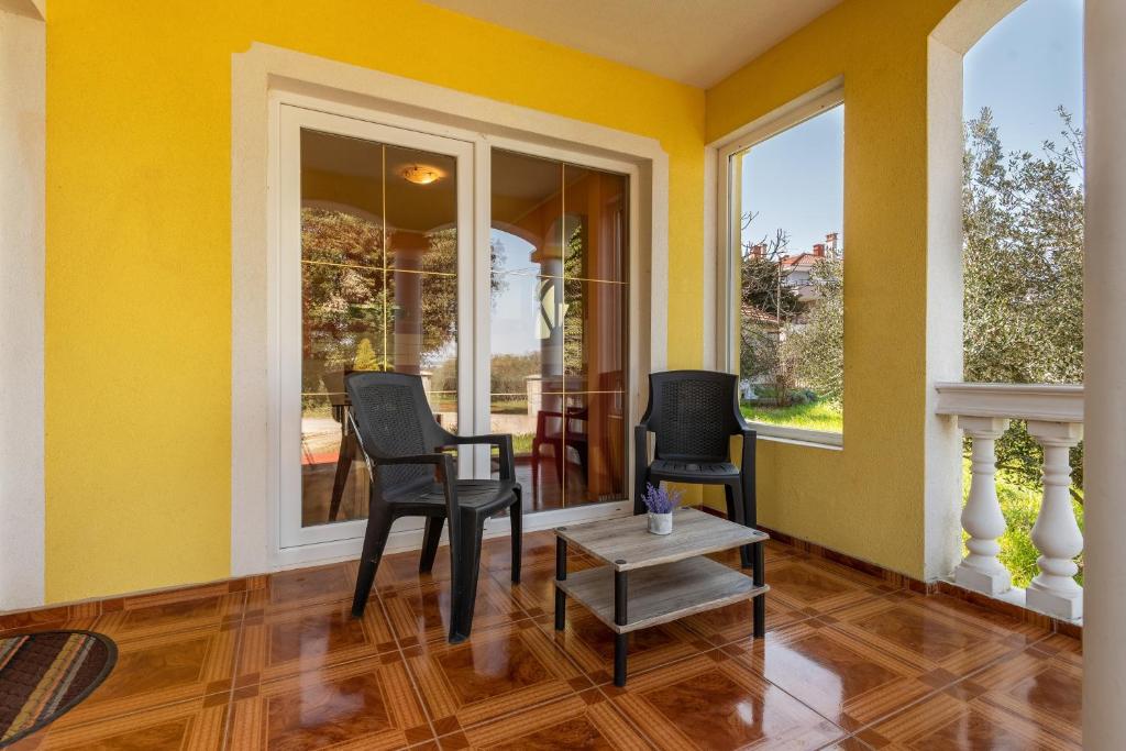 Fotografia z galérie ubytovania Apartment Kraj 17783a v destinácii Tkon
