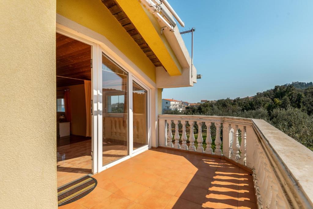 Zdjęcie z galerii obiektu Apartments by the sea Kraj, Pasman - 17783 w mieście Tkon