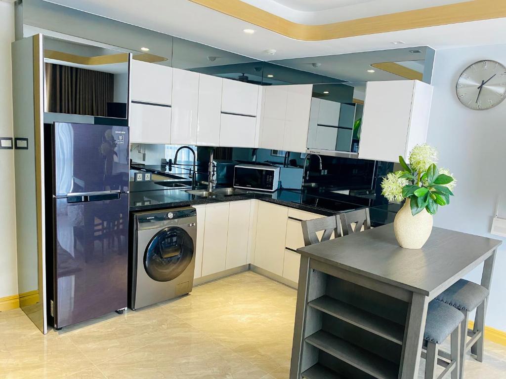 Kuchyň nebo kuchyňský kout v ubytování Walking Street Condo Beautiful 1 king bedroom