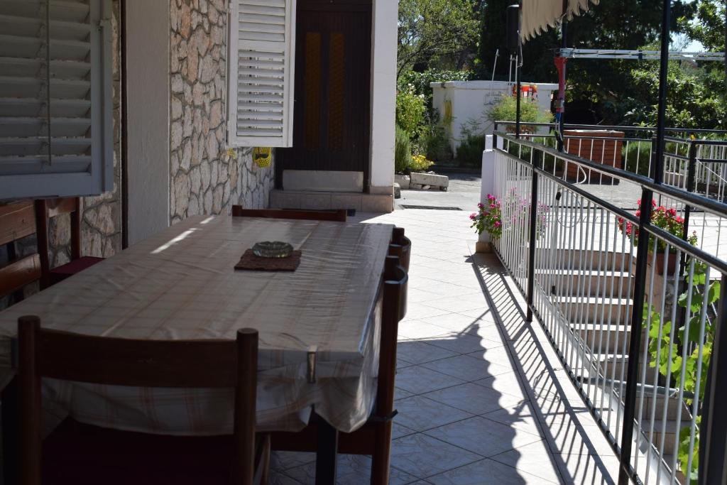 Balkon lub taras w obiekcie Apartments by the sea Starigrad, Paklenica - 17865