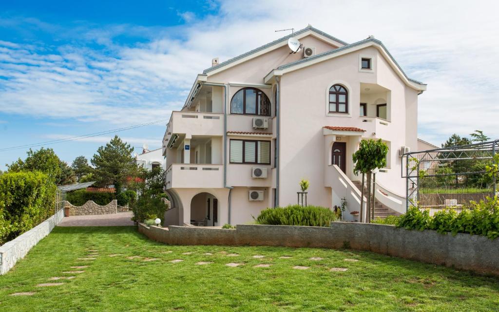 Κήπος έξω από το Apartment Punat 17857b