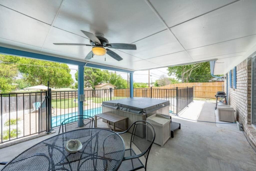 The Breezy Blue View with hot tub and pool - Villa