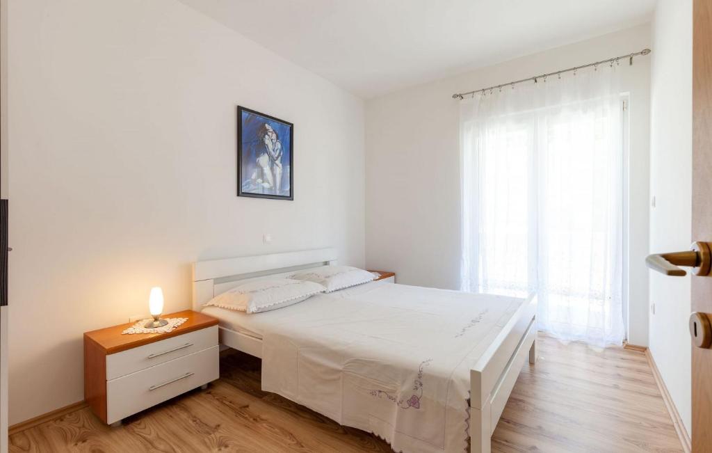 Posteľ alebo postele v izbe v ubytovaní Apartments with parking spaces Stanici, Omis - 17894