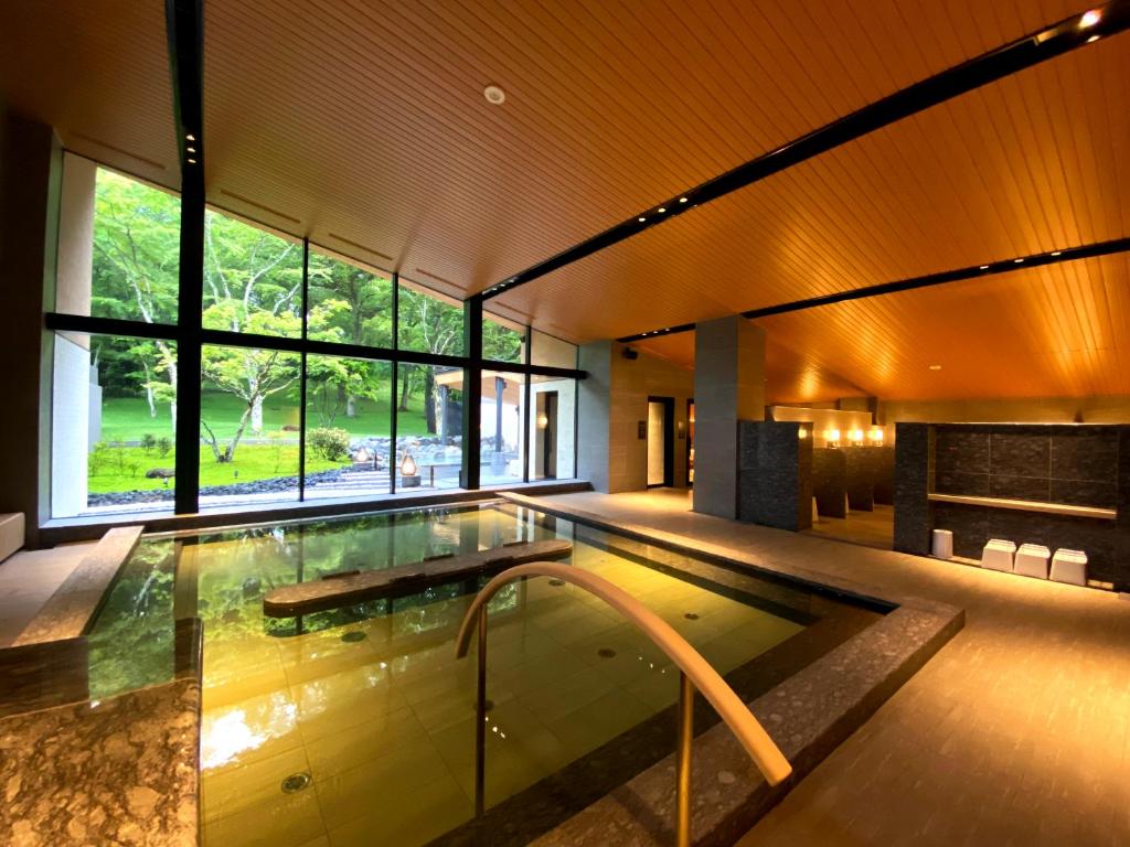Bazén v ubytování Karuizawa Prince Hotel West nebo v jeho okolí