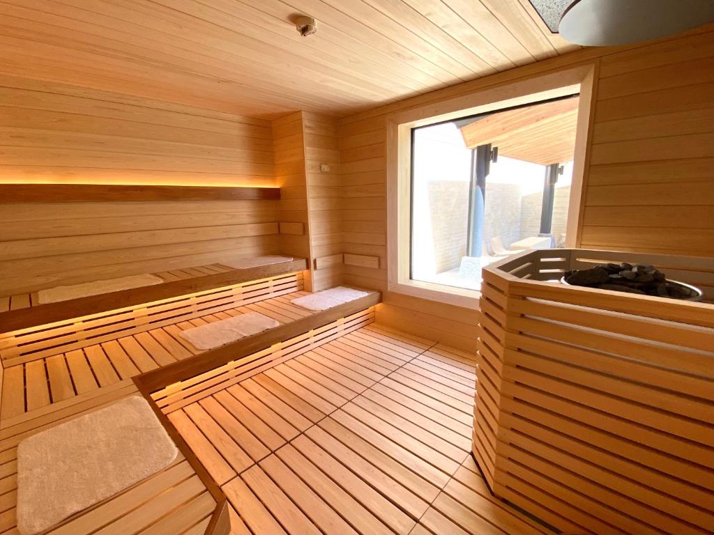 Postel nebo postele na pokoji v ubytování Karuizawa Prince Hotel West