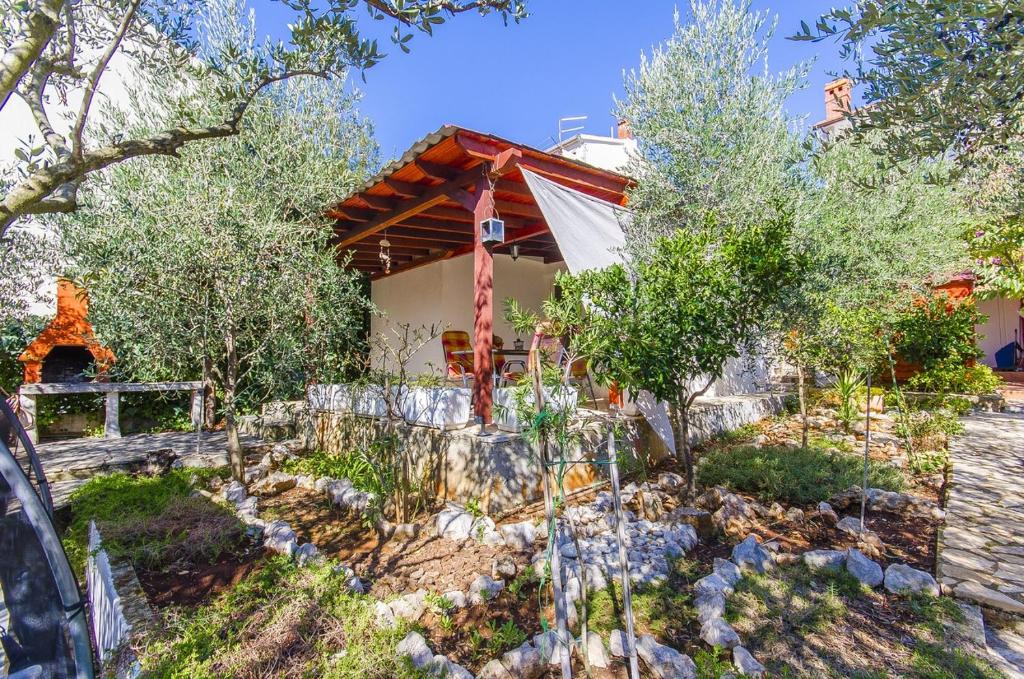 Vonkajšia záhrada v ubytovaní Holiday house with a swimming pool Stari Grad, Hvar - 17911