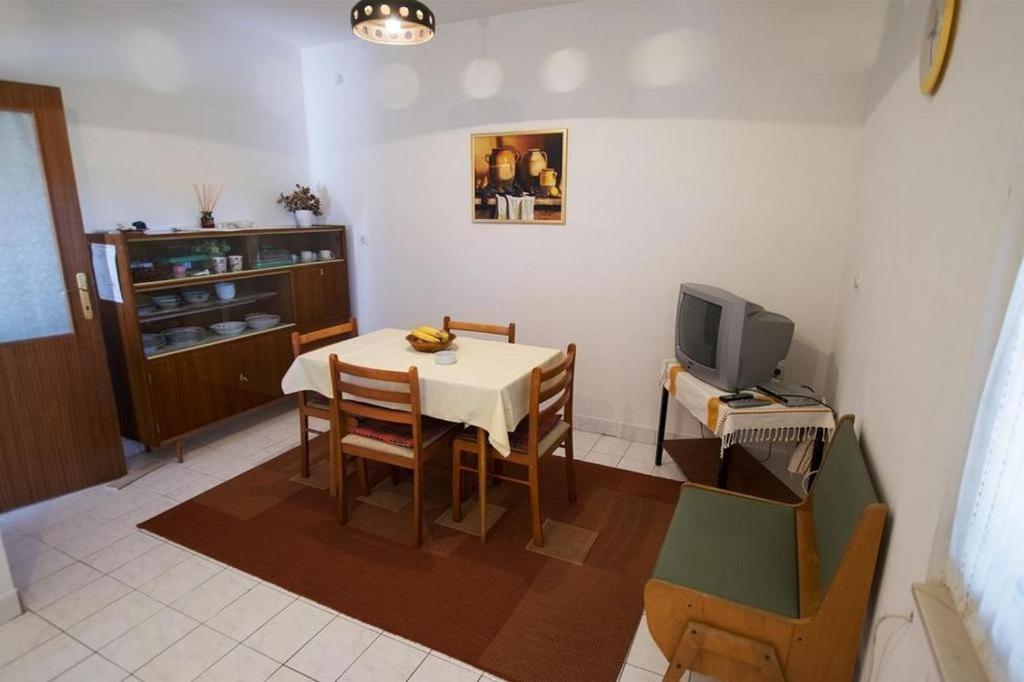 Fotografia z galérie ubytovania Apartments with a parking space Seline, Paklenica - 17922 v destinácii Starigrad-Paklenica