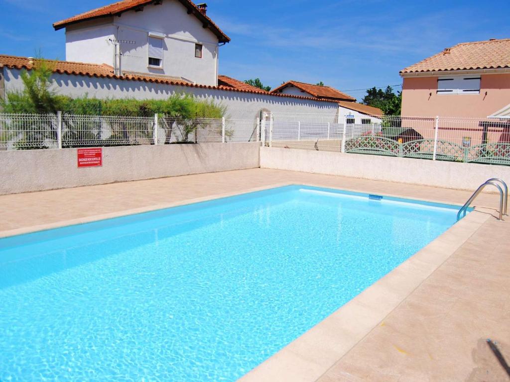 Bazén v ubytovaní Maison rénovée avec piscine, parking privé et proche plage à Marseillan - FR-1-387-185 alebo v jeho blízkosti