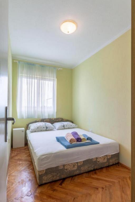 Fotografie z fotogalerie ubytování Family friendly apartments with a swimming pool Milna, Brac - 18051 v destinaci Milna