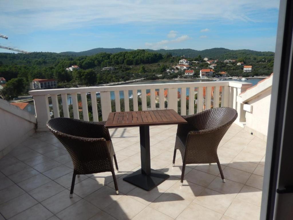 Balkón alebo terasa v ubytovaní Apartments with parking spaces Lumbarda, Korcula - 18037