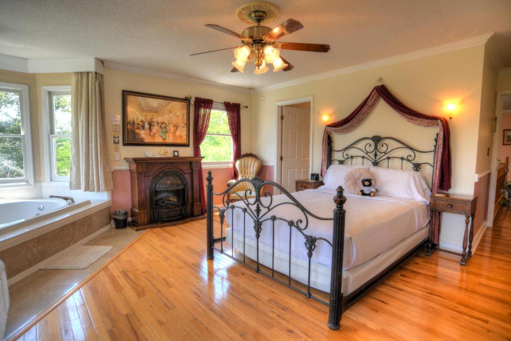 Blue Mountain Mist Country Inn photo