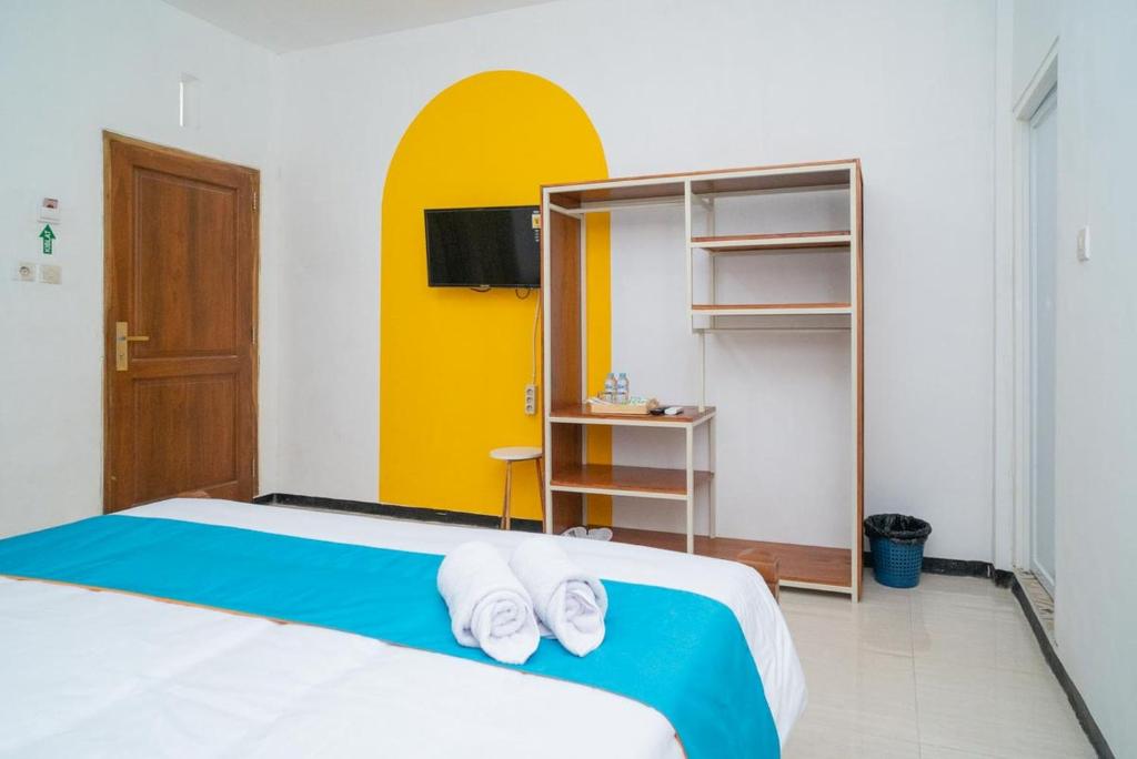 Postel nebo postele na pokoji v ubytování Sans Hotel Queen Batu