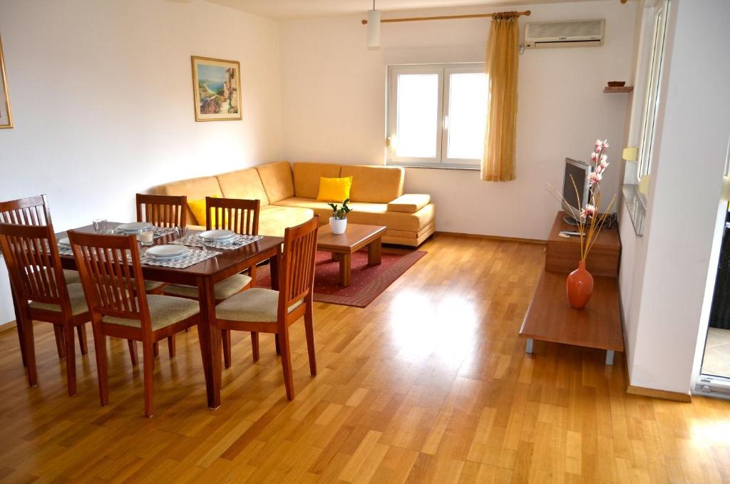 Fotografie z fotogalerie ubytování Family friendly apartments with a swimming pool Kozino, Zadar - 18128 v destinaci Kožino
