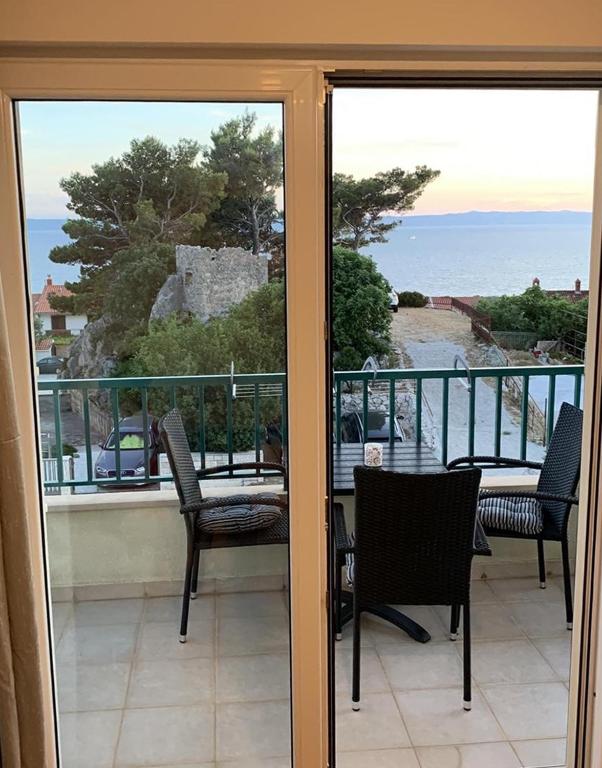 Balkón alebo terasa v ubytovaní Apartments with a parking space Makarska - 18170