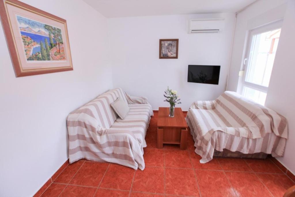 Fotografia z galérie ubytovania Family friendly seaside apartments Komarna, Neretva Delta - Usce Neretve - 18166 v Kleku