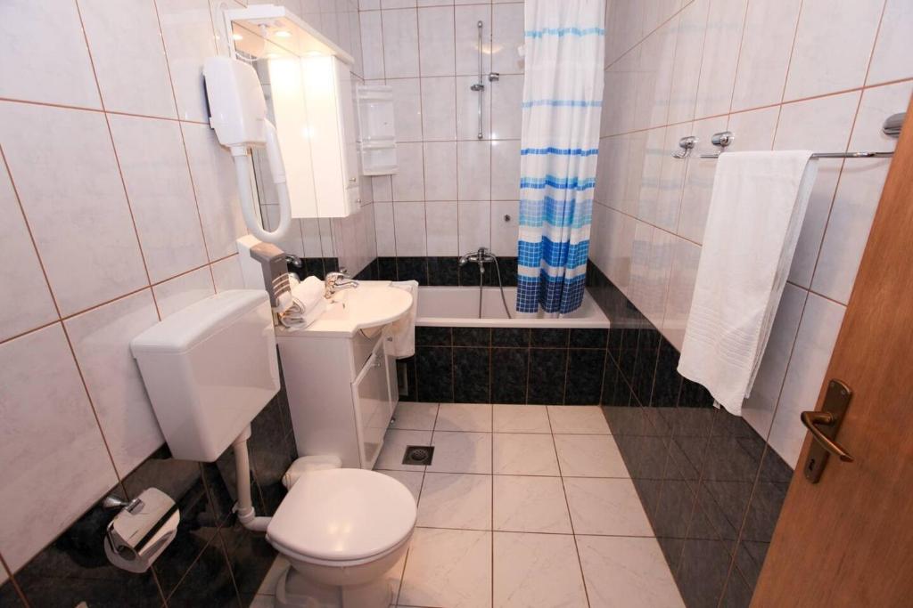 Fotografia z galérie ubytovania Family friendly seaside apartments Komarna, Neretva Delta - Usce Neretve - 18166 v Kleku