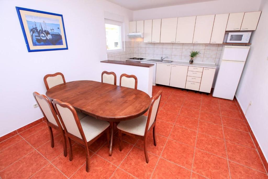 Fotografia z galérie ubytovania Family friendly seaside apartments Komarna, Neretva Delta - Usce Neretve - 18166 v Kleku