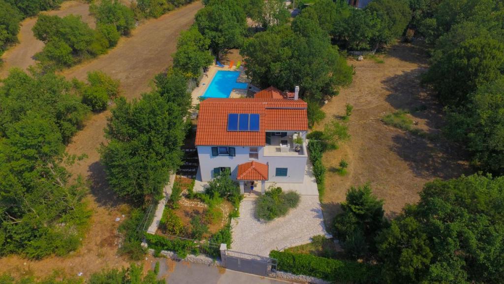 an aerial view of a house with a swimming pool at Family friendly house with a swimming pool Bisko, Zagora - 18181 in Dicmo