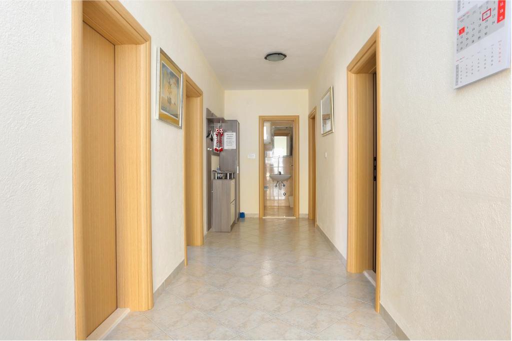 Fotografie z fotogalerie ubytování Apartments by the sea Arbanija, Ciovo - 18224 v Trogiru