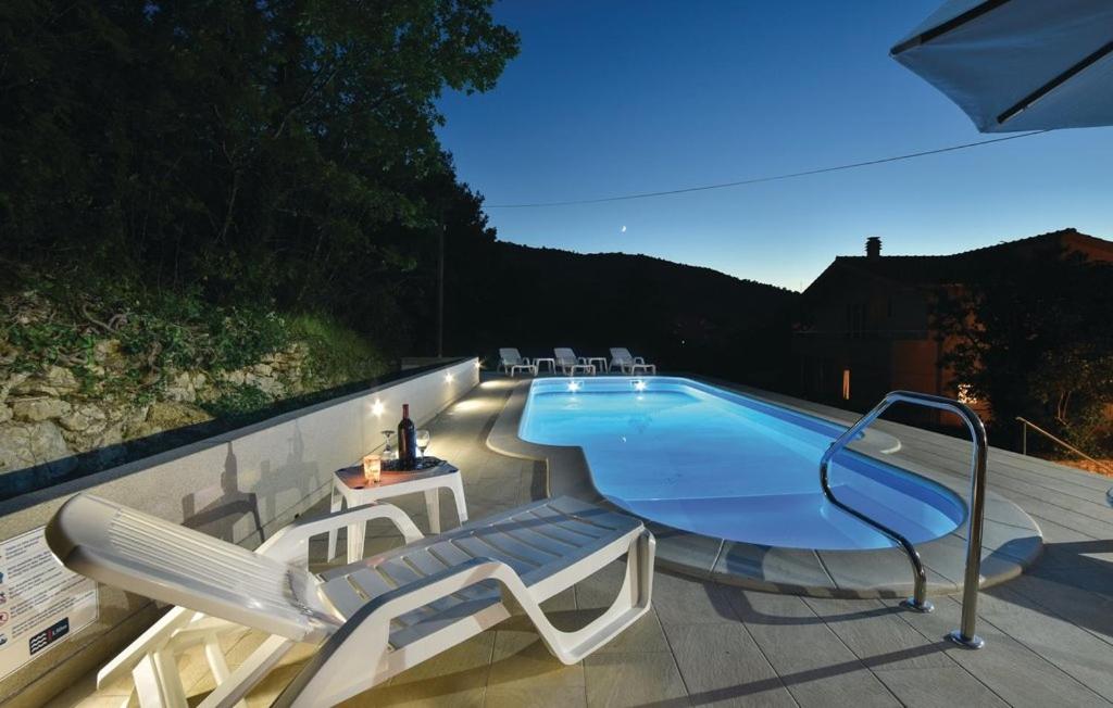 Fotografia z galérie ubytovania Family friendly house with a swimming pool Srinjine, Split - 18256 v destinácii Srinjine