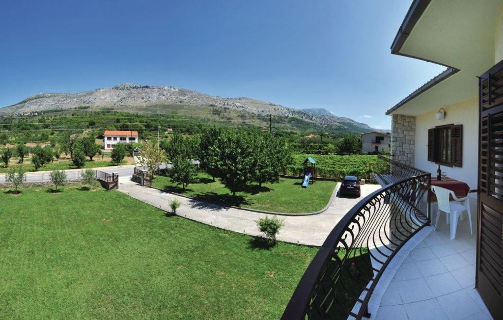 Fotografia z galérie ubytovania Family friendly house with a swimming pool Srinjine, Split - 18256 v destinácii Srinjine