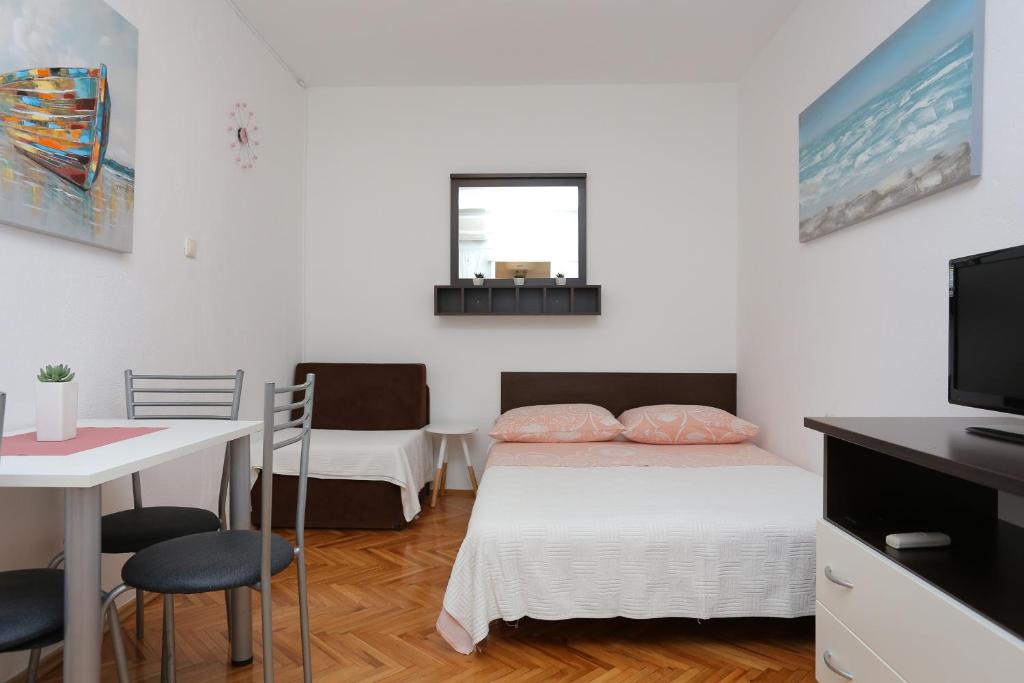 Fotografie z fotogalerie ubytování Apartments with a parking space Makarska - 18324 v destinaci Makarska