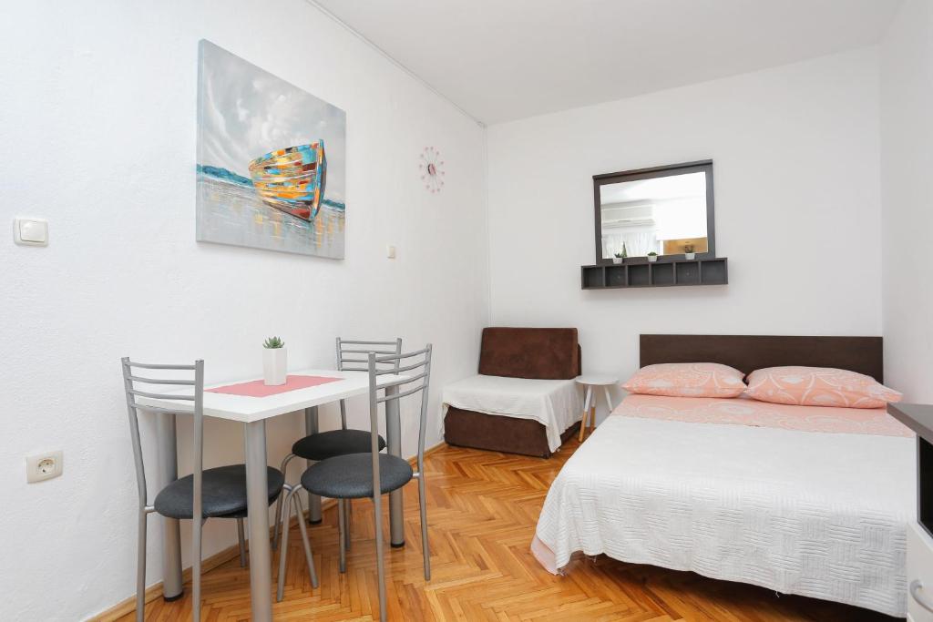Fotografie z fotogalerie ubytování Apartments with a parking space Makarska - 18324 v destinaci Makarska