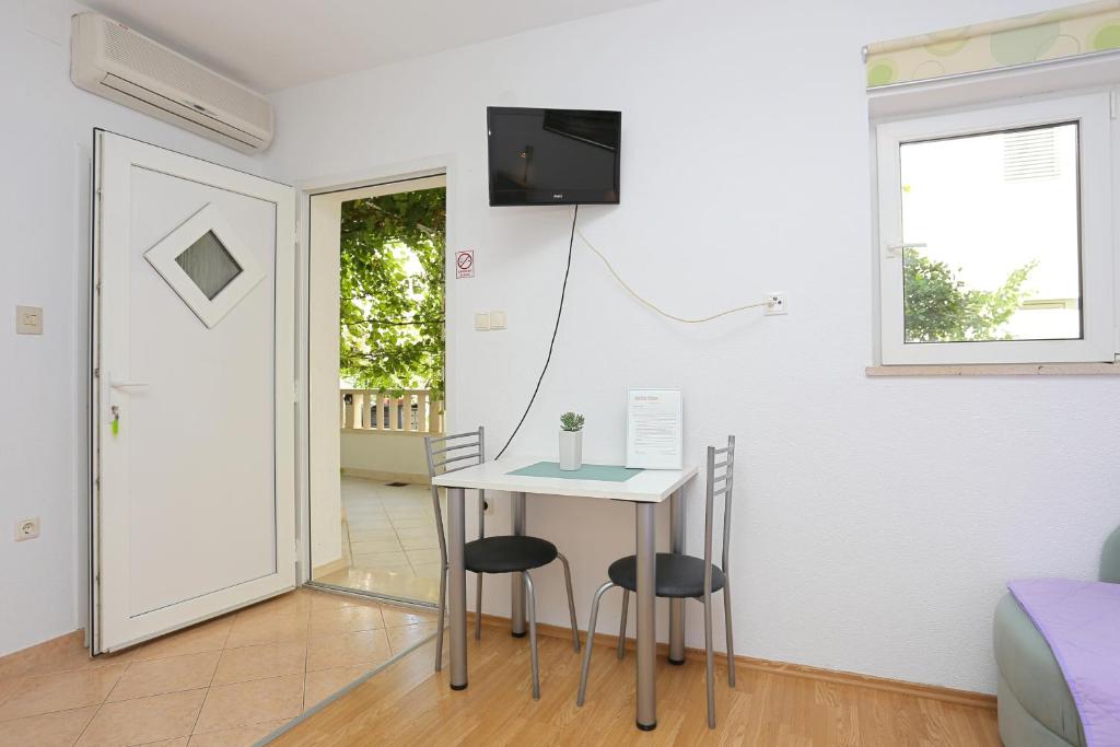 Fotografie z fotogalerie ubytování Apartments with a parking space Makarska - 18324 v destinaci Makarska