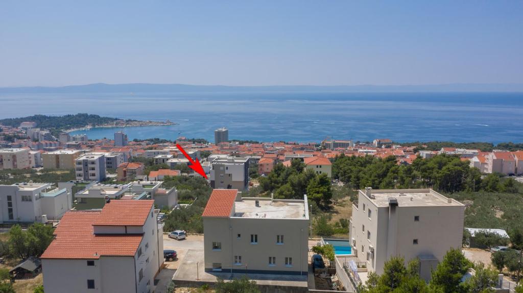 Apartments with parking space Makarska - 18337
