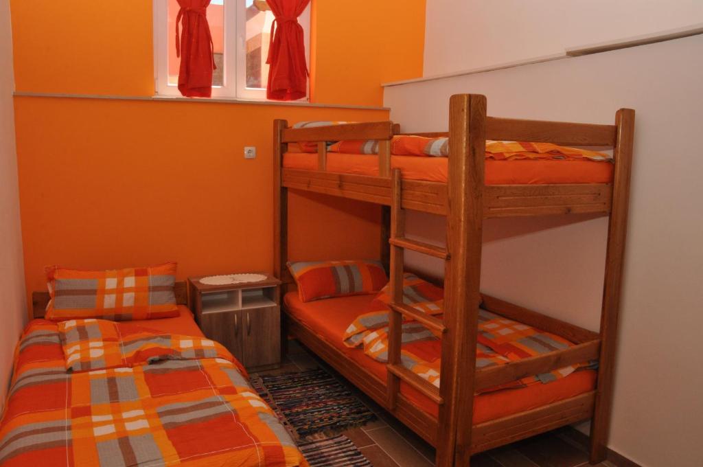 Fotografie z fotogalerie ubytování Apartments with a parking space Gornji Karin, Novigrad - 18387 v destinaci Visić Radeka