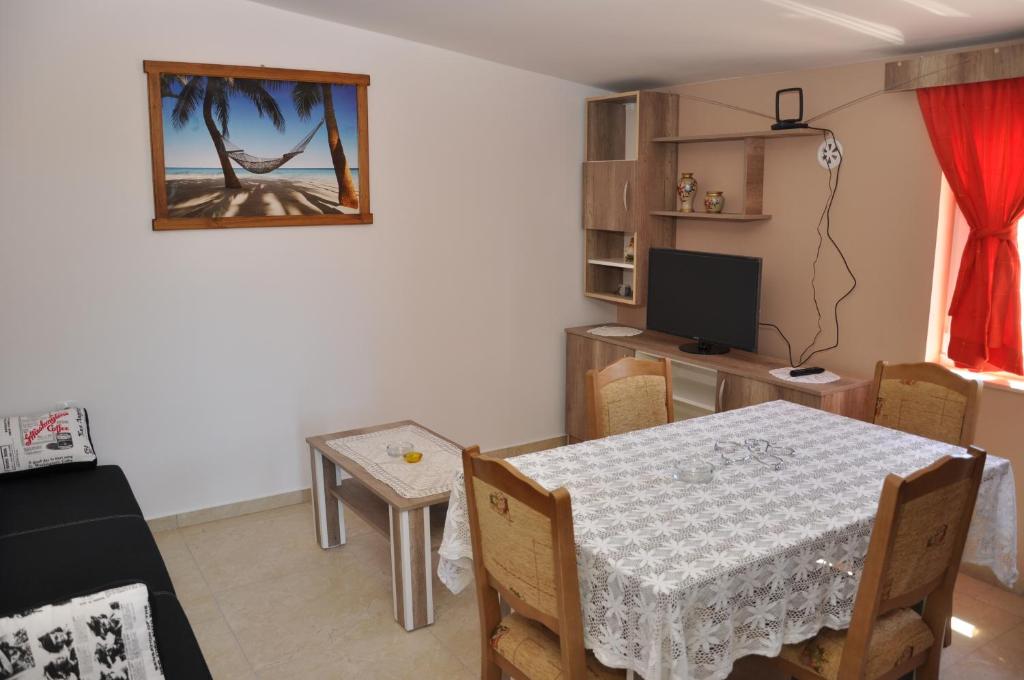 Fotografie z fotogalerie ubytování Apartments with a parking space Gornji Karin, Novigrad - 18387 v destinaci Visić Radeka