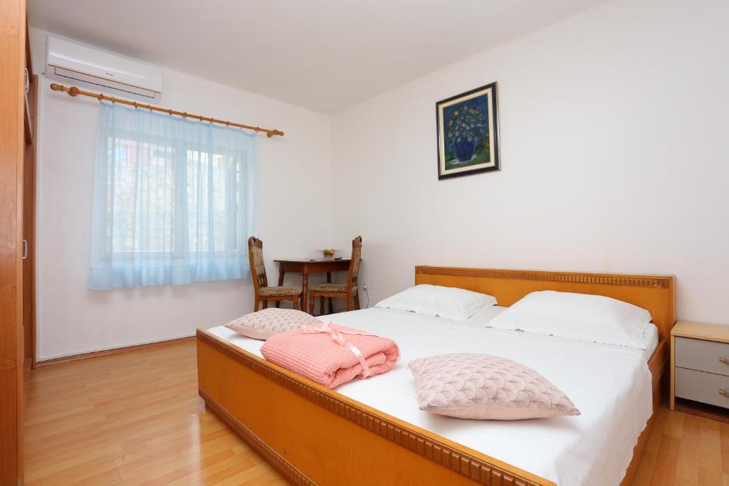 Postel nebo postele na pokoji v ubytování Double Room Split 17766a