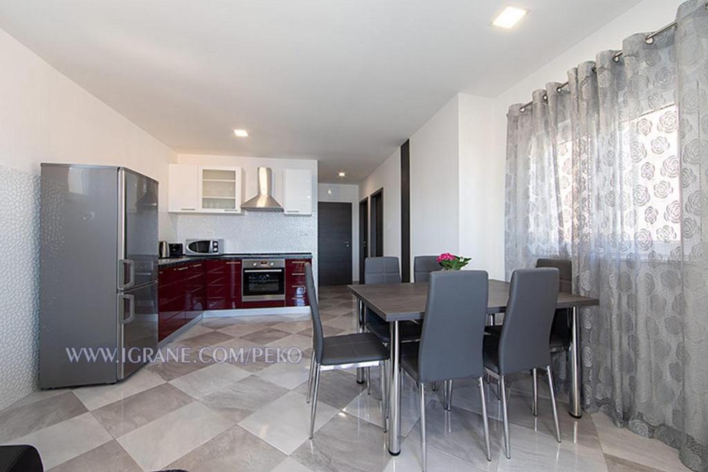 Kuchyň nebo kuchyňský kout v ubytování Apartments by the sea Igrane, Makarska - 18405