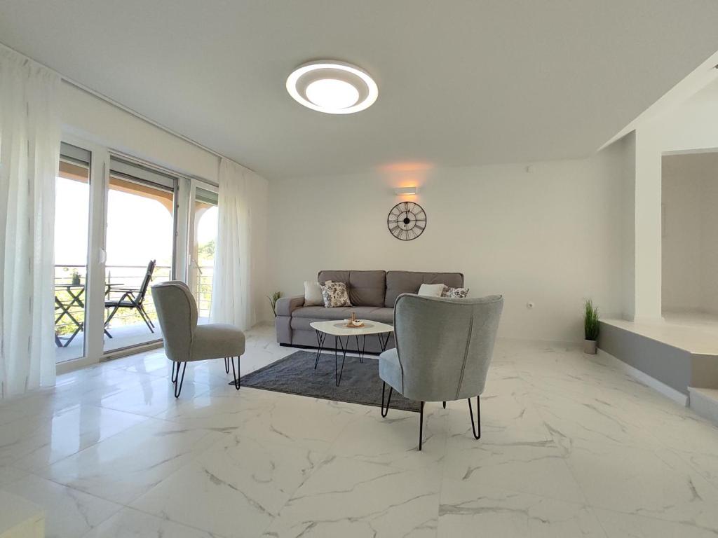 Apartments with a parking space Rijeka - 18146 - Apartamento De Tres Habitaciones Con Terraza