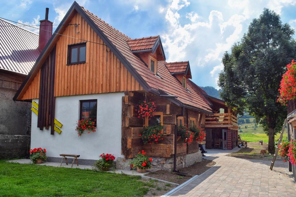 Budova, v ktorej sa dovolenkový dom nachádza