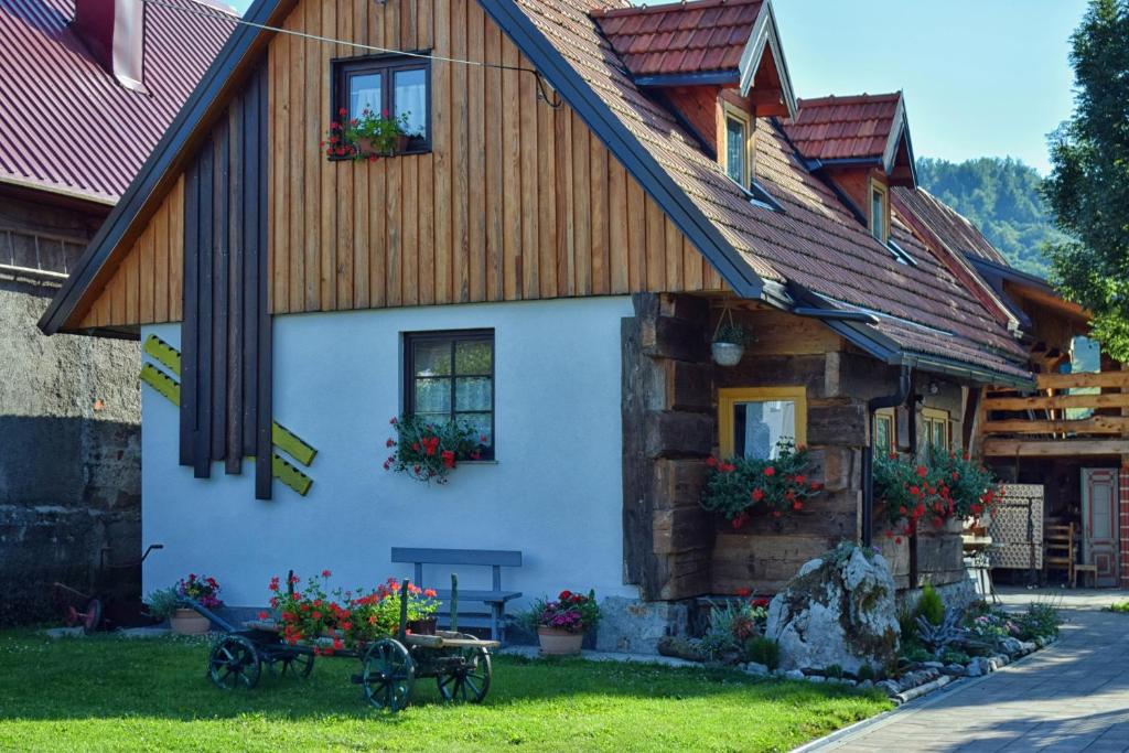 Budova, v ktorej sa dovolenkový dom nachádza