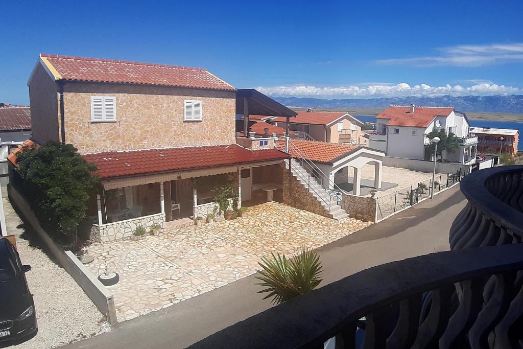 Budova, v ktorej sa apartmán nachádza