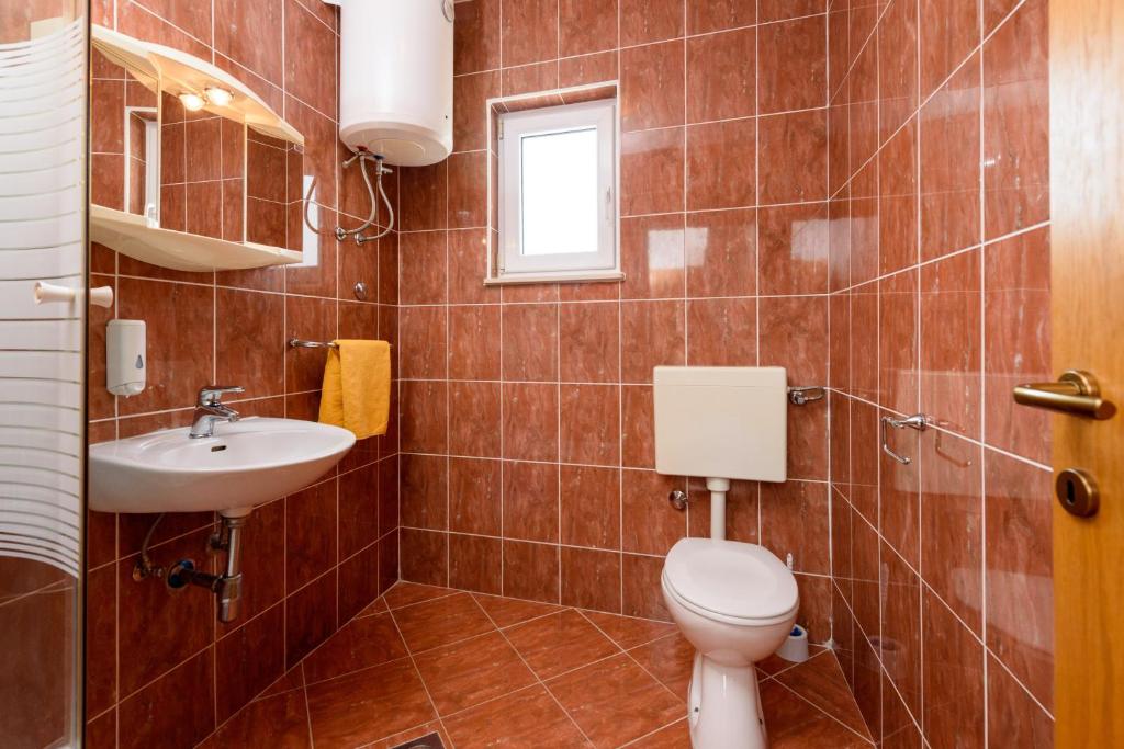 Fotografia z galérie ubytovania Apartments by the sea Seget Vranjica, Trogir - 18229 v Seget Vranjici