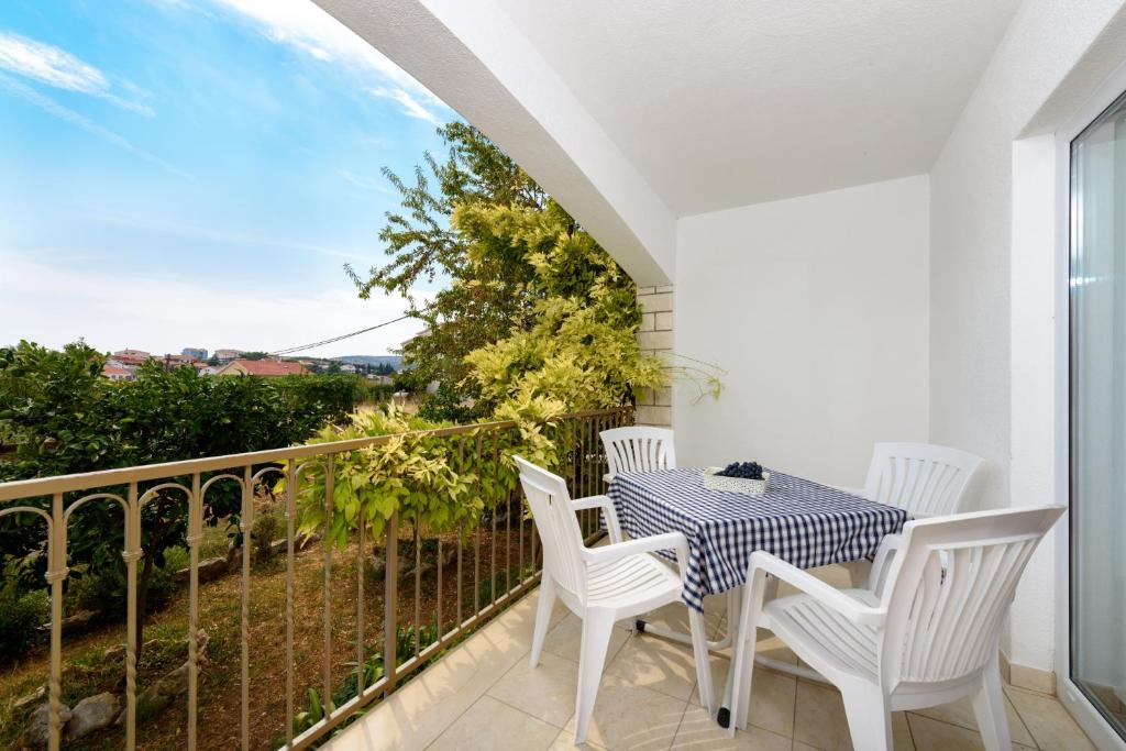 Fotografia z galérie ubytovania Apartments by the sea Seget Vranjica, Trogir - 18229 v Seget Vranjici