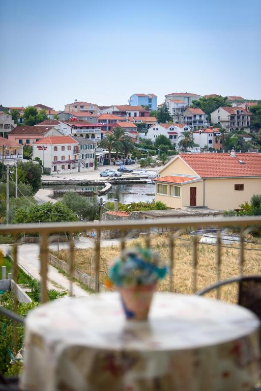 Fotografia z galérie ubytovania Apartments by the sea Seget Vranjica, Trogir - 18229 v Seget Vranjici