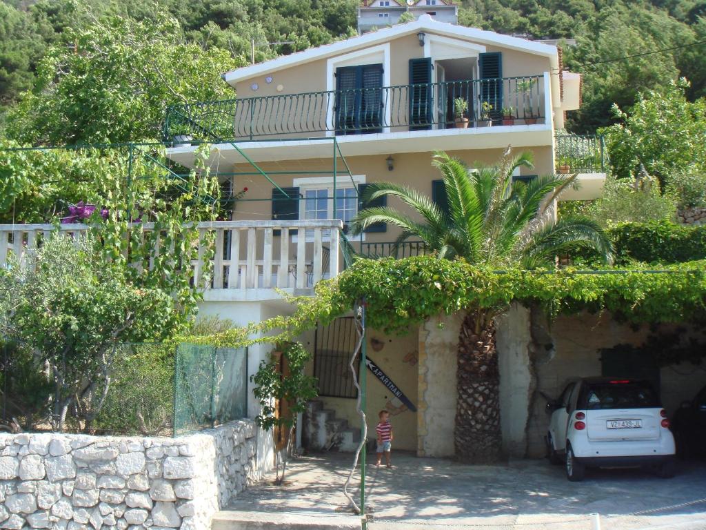 Fotografie z fotogalerie ubytování Holiday house with a parking space Pisak, Omis - 18432 v destinaci Mimice