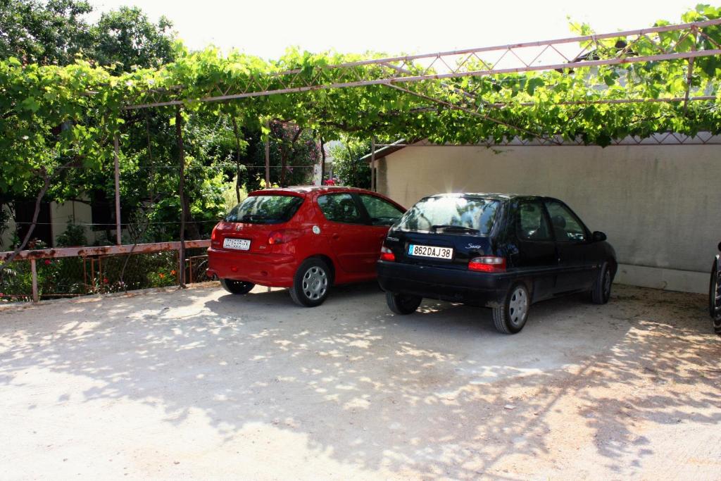 Fotografia z galérie ubytovania Apartments by the sea Barbat, Rab - 18462 v Rabe