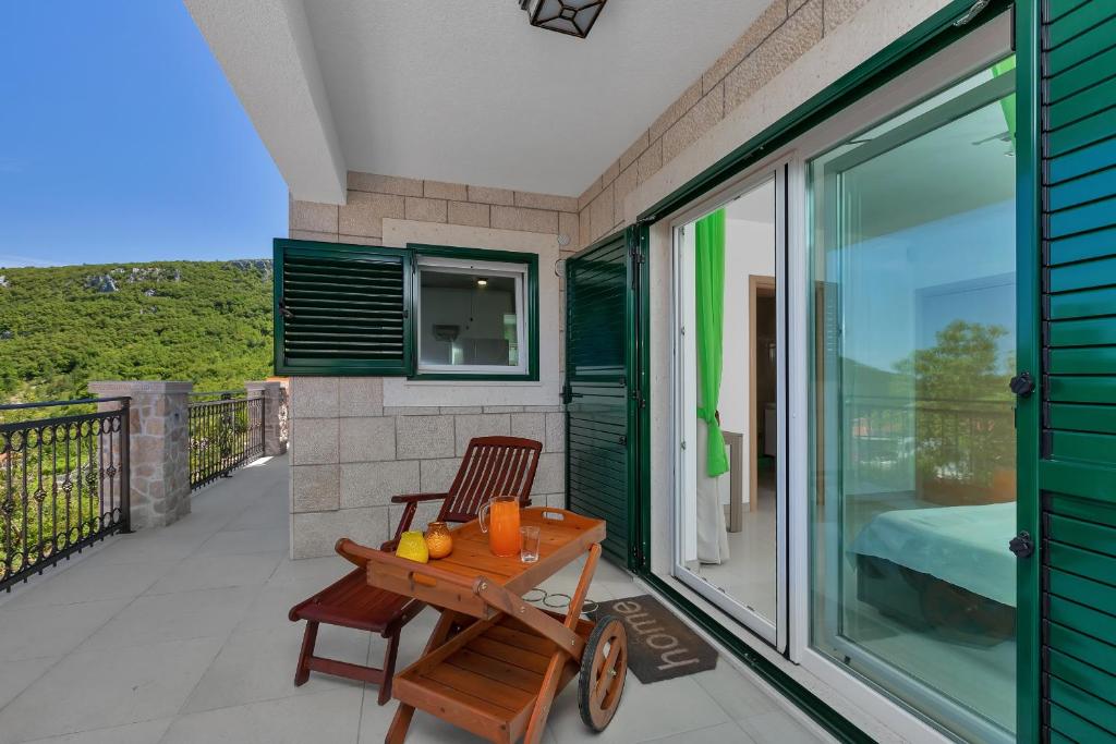 Balkón alebo terasa v ubytovaní Luxury villa with a swimming pool Studenci, Zagora - 18483