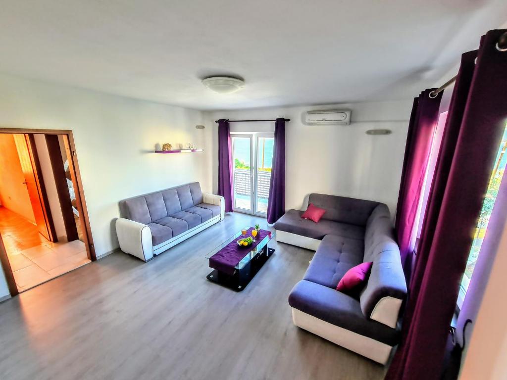 Fotografia z galérie ubytovania Apartments by the sea Slatine, Ciovo - 18481 v Slatine